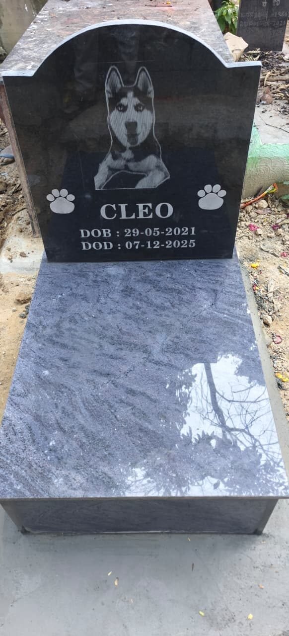 Pet memorial headstone